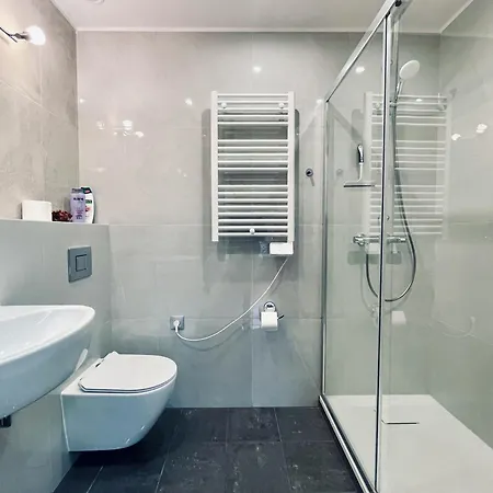 Beautiful In Mokotow Near Krolikarnia Park 2