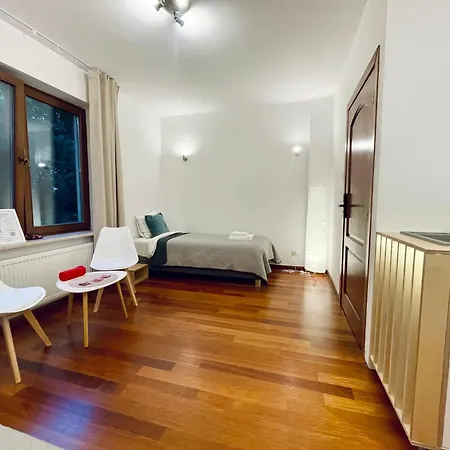 Beautiful In Mokotow Near Krolikarnia Park 2 *