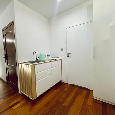 Beautiful In Mokotow Near Krolikarnia Park 2 * ורשה