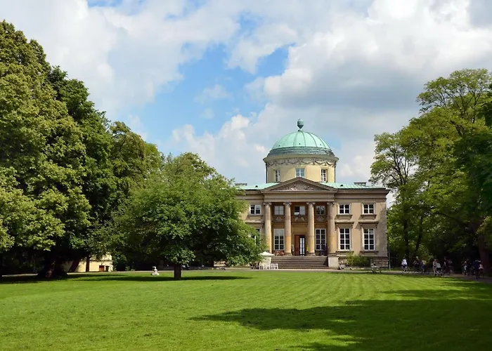 Beautiful In Mokotow Near Krolikarnia Park 2 * Warszawa