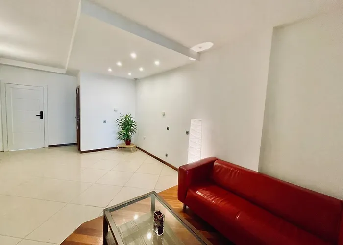 Beautiful In Mokotow Near Krolikarnia Park 2