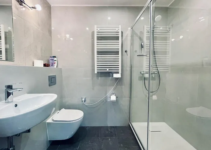 Beautiful In Mokotow Near Krolikarnia Park 2