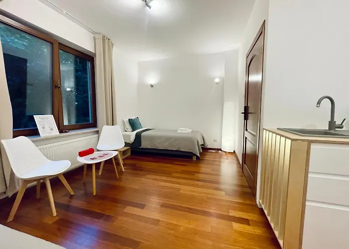 Beautiful In Mokotow Near Krolikarnia Park 2 *