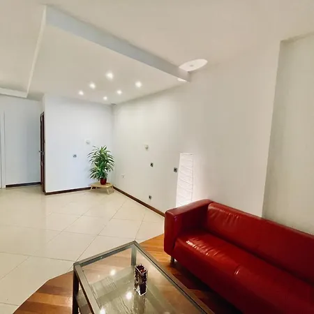 Beautiful In Mokotow Near Krolikarnia Park 2