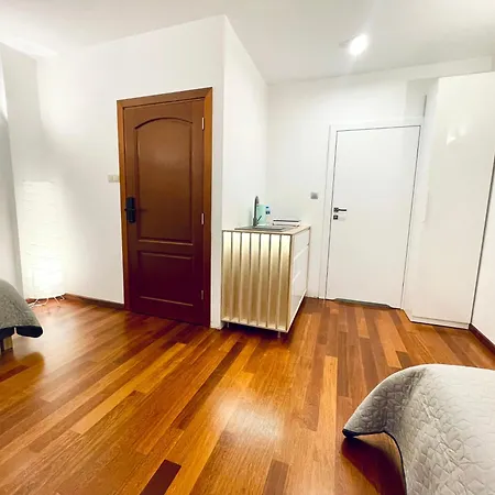 Beautiful In Mokotow Near Krolikarnia Park 2